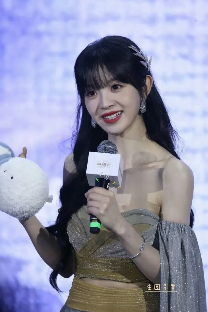 广场舞群体活动实拍